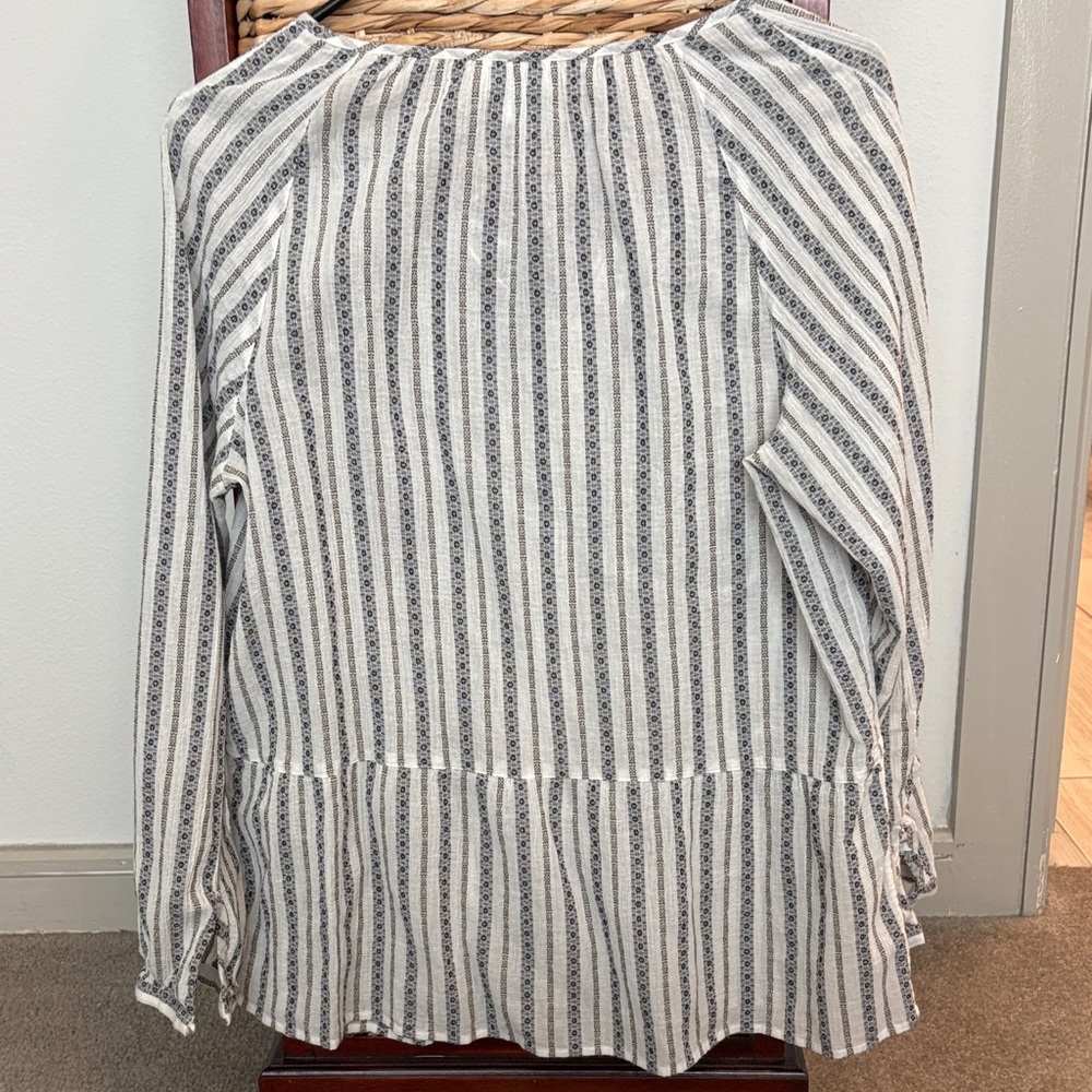 J Jill Women’s Bohemian  Striped Gray and White Top - Picture 5 of 7